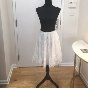White skirt with lace